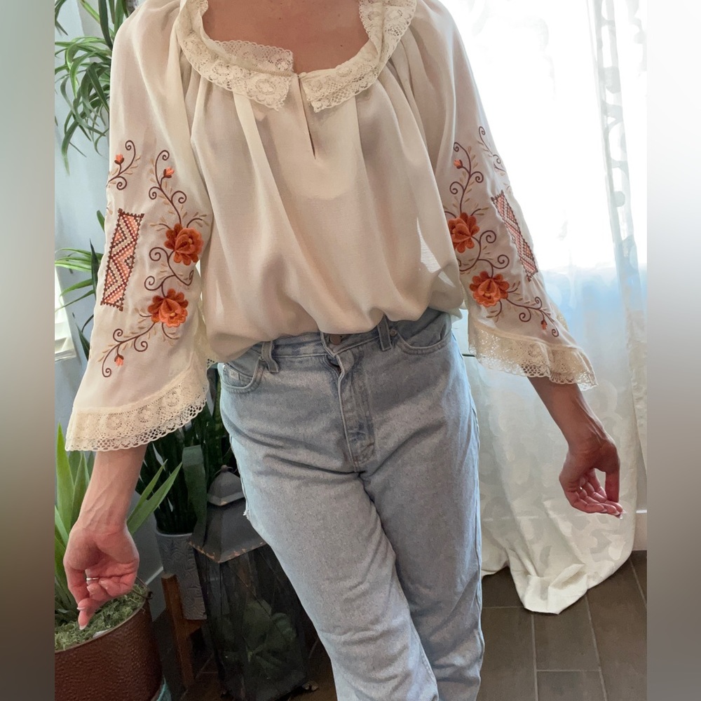 vintage (?) bohemian western Lace floral embroidered bell sleeve shirt - Picture 4 of 14